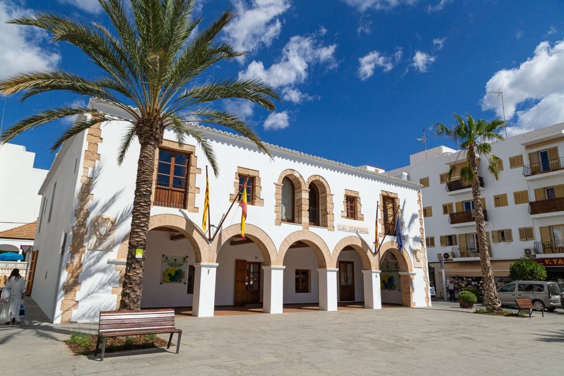 Villa in Santa Eularia des Riu - Image 2