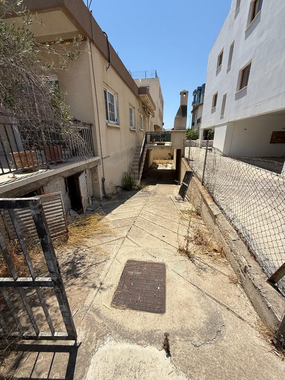 House in Larnaca - Image 3