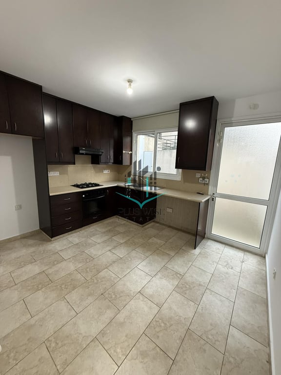 Apartment in Oroklini - Image 2