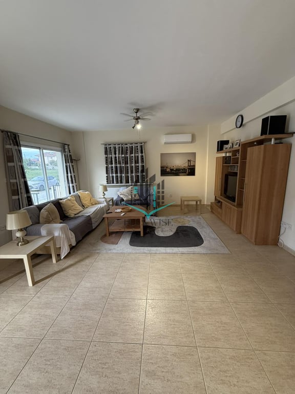 Villa in Oroklini - Image 2