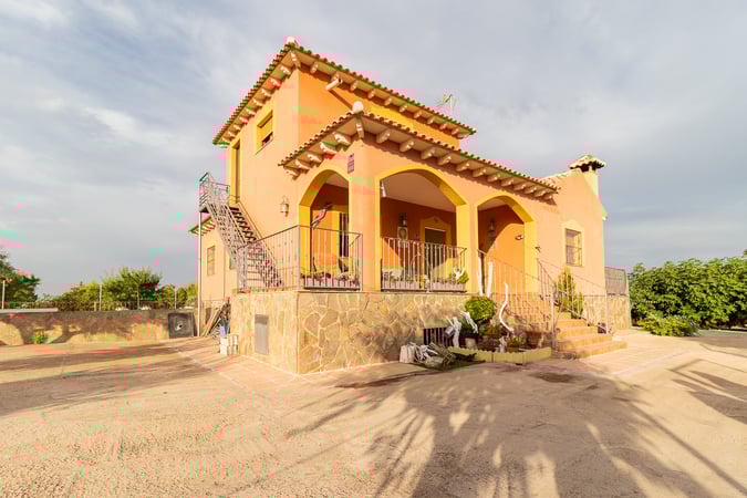 Chalet in El Moral - view 1