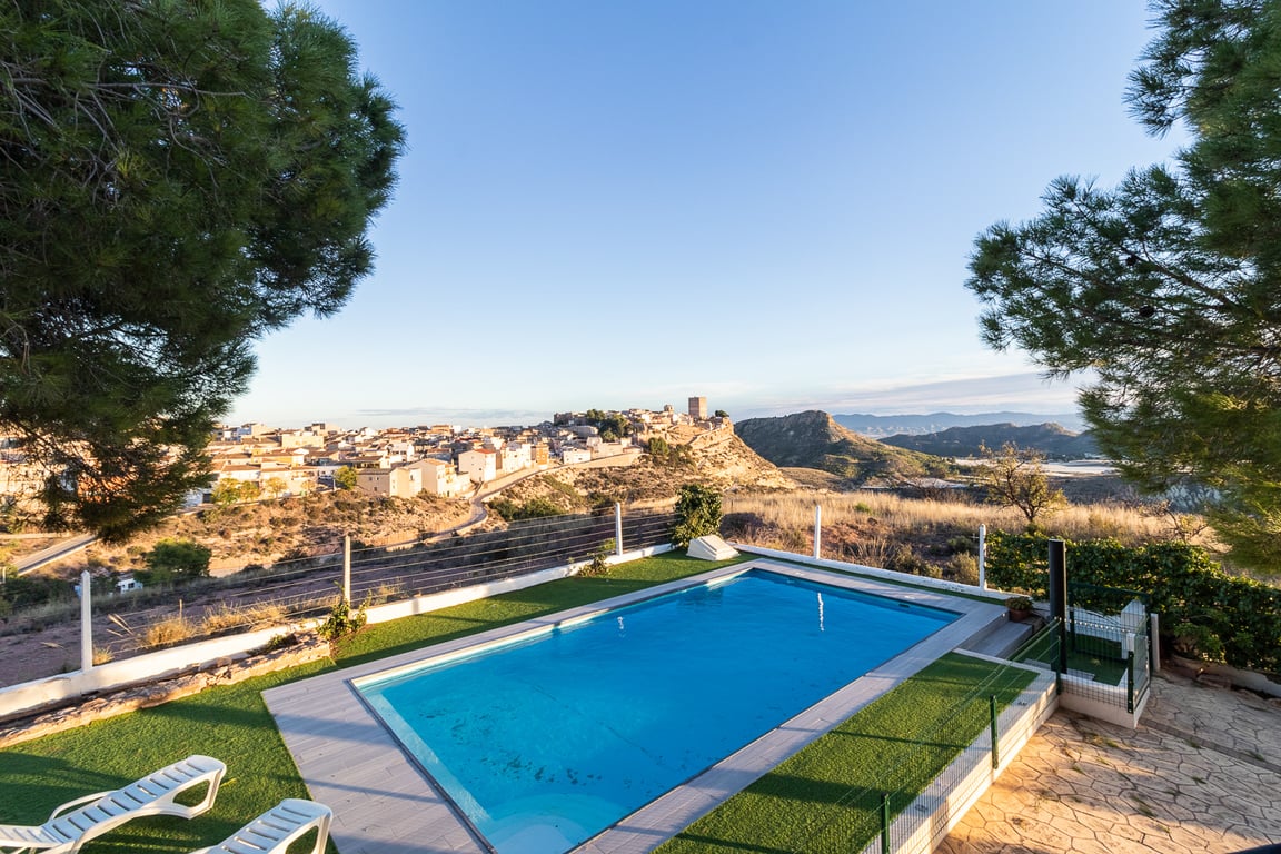 Chalet in Aledo - Image 3