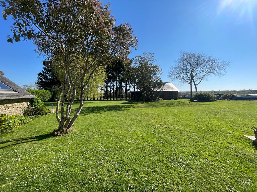 House in Plouvien - Image 2