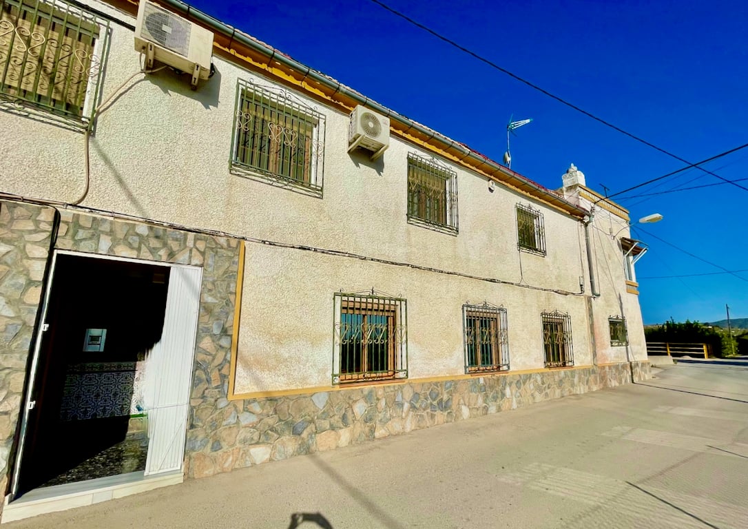 Villa in Molins - Image 2