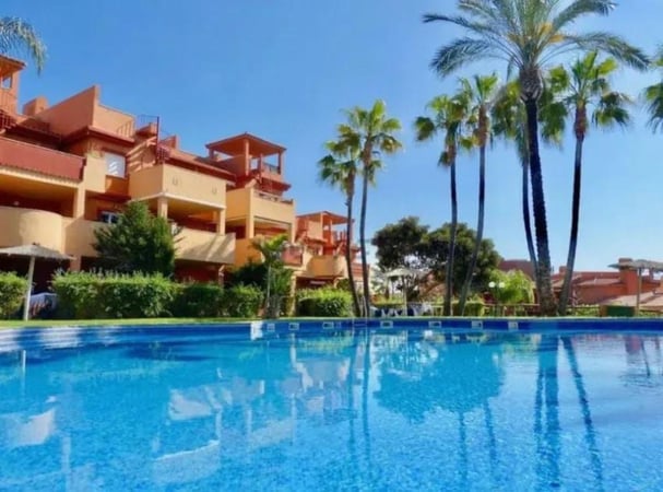 Apartment in Elviria - view 1