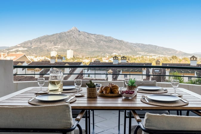 Apartment in Nueva Andalucia - view 1