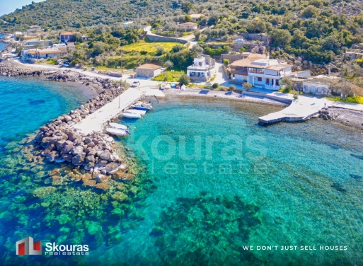 House in Agios Nikolaos - view 1