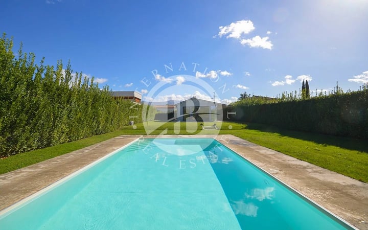 Villa in Foligno - view 1