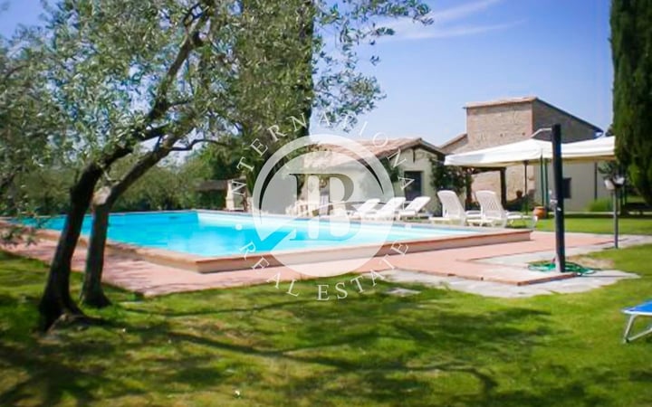 Villa in Collazzone - view 1