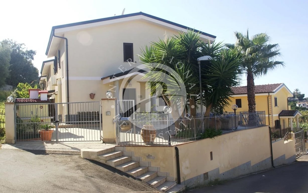 Villa in Tropea - Image 3