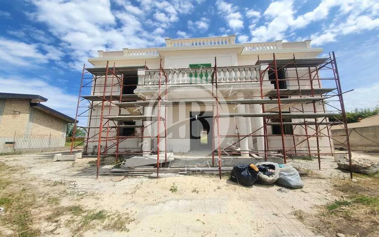 Villa in Drapia - Image 3