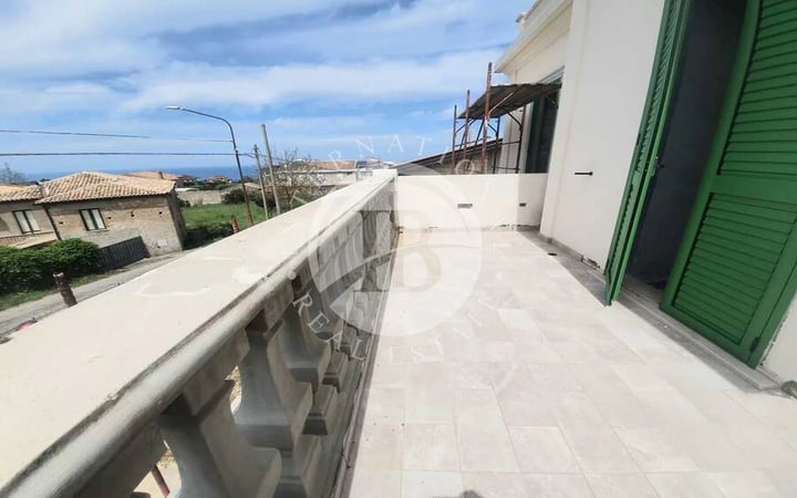 Villa in Drapia - view 1