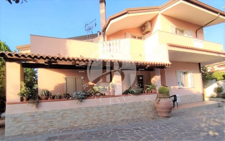 Villa in Ricadi - view 1