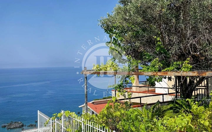 Villa in Scalea - view 1