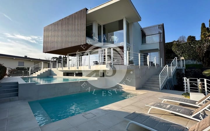 Villa in Verbania - view 1