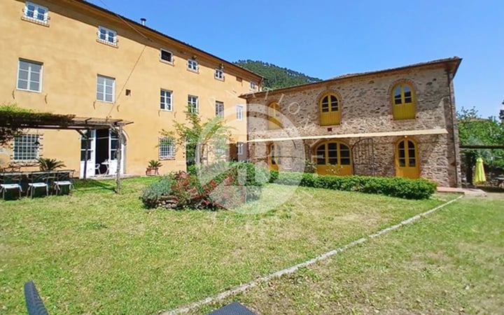 Villa in Lucca - view 1