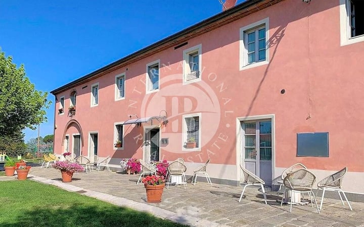 Villa in Altopascio - view 1