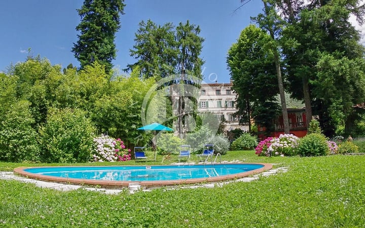 Villa in Capannori - view 1