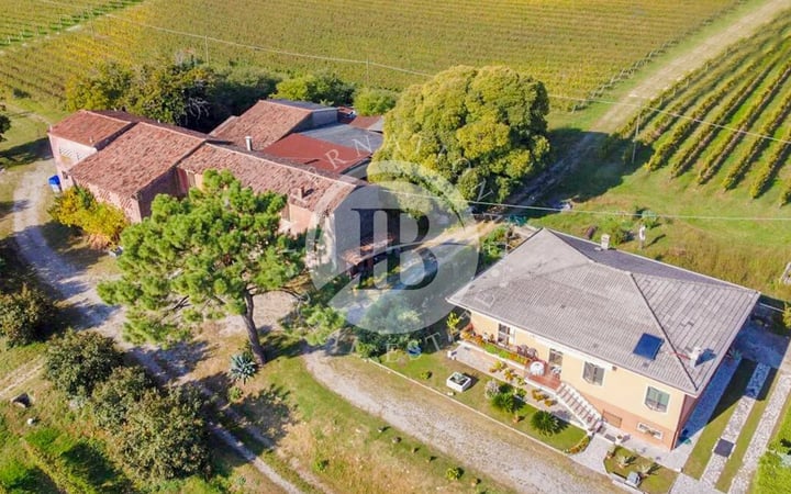 Villa in Verona - view 1