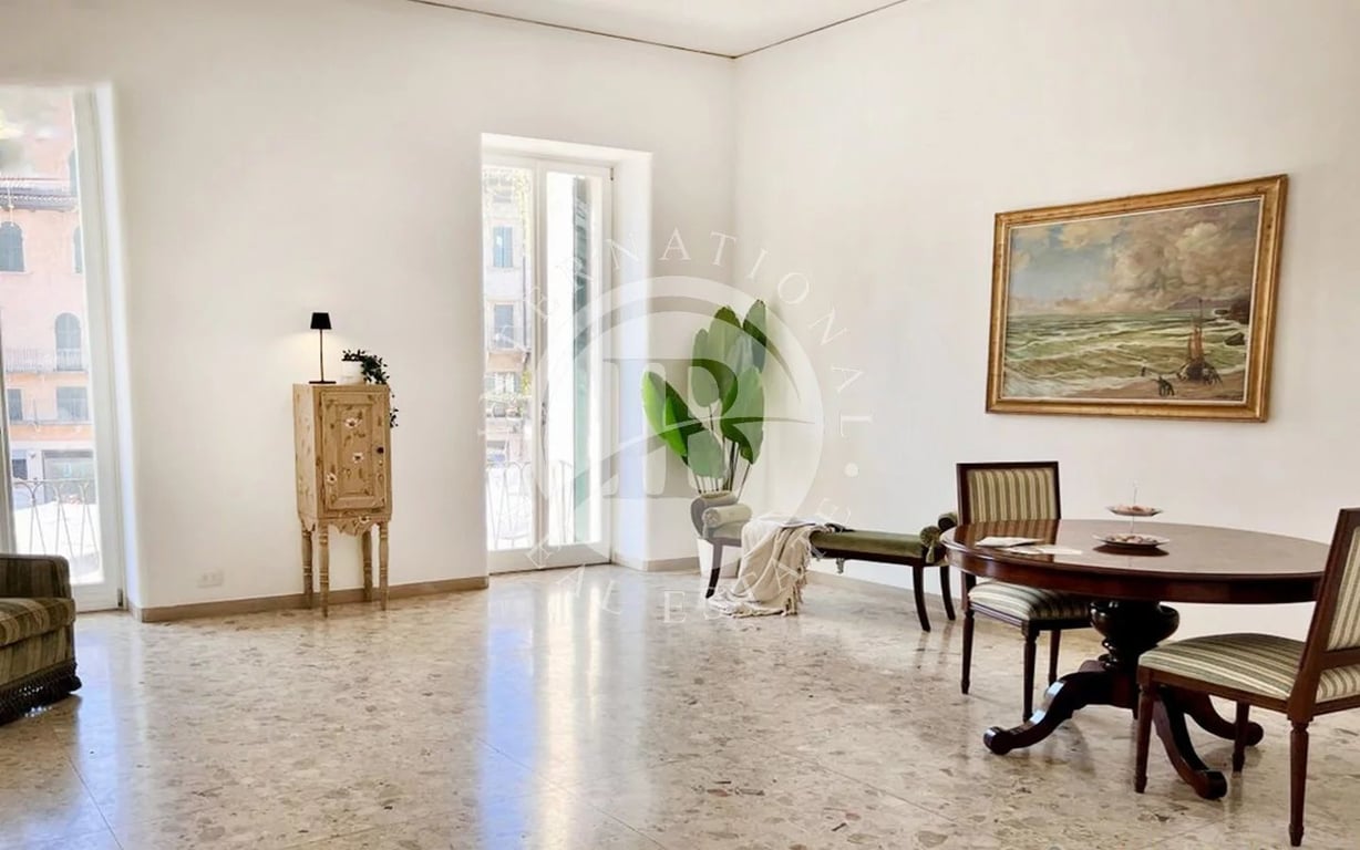 Apartment in Verona - Image 2