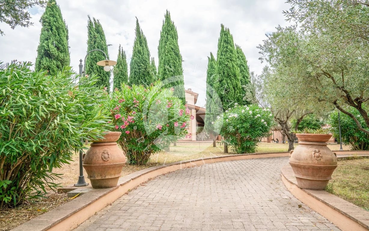 Villa in Cecina - Image 2