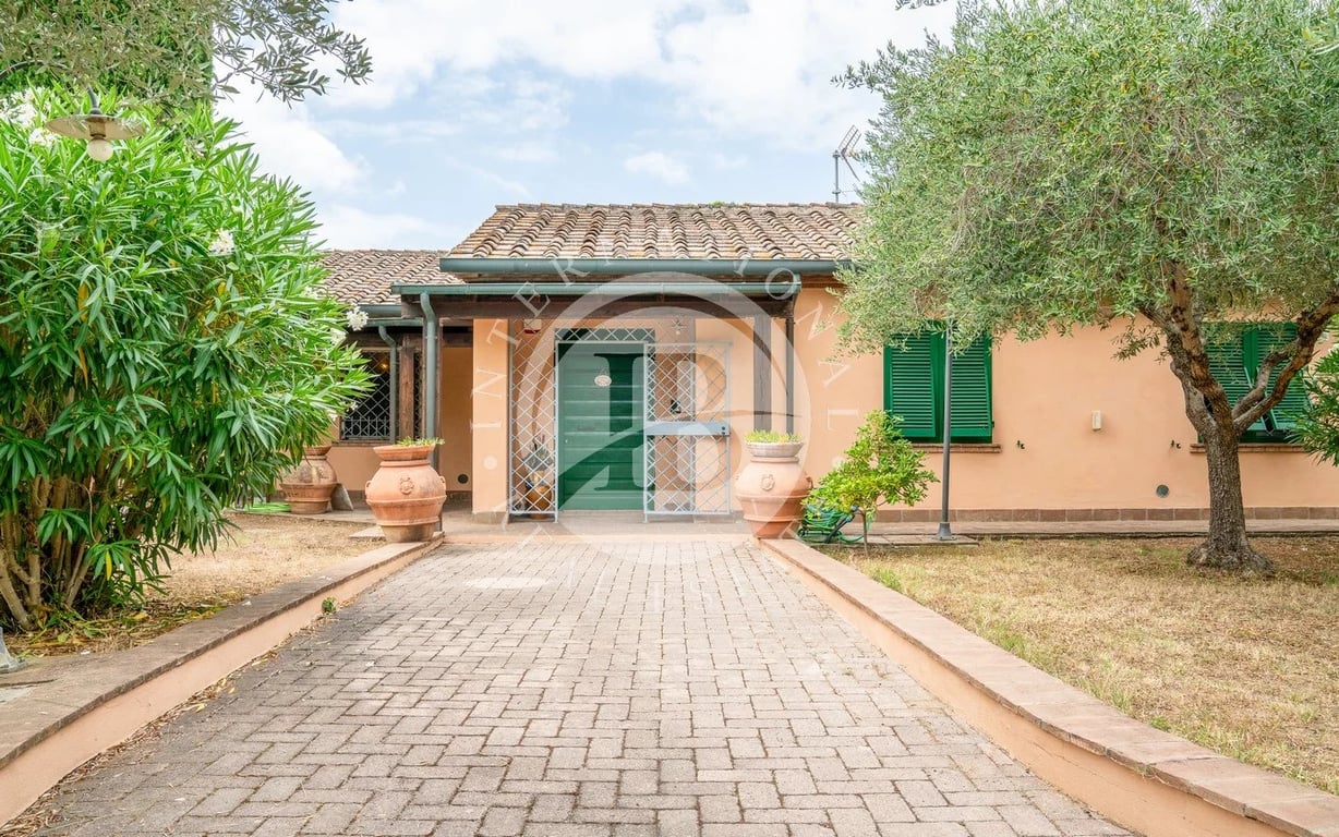 Villa in Cecina - Image 3