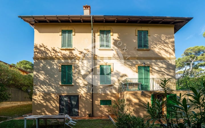 Villa in Quercianella - view 1