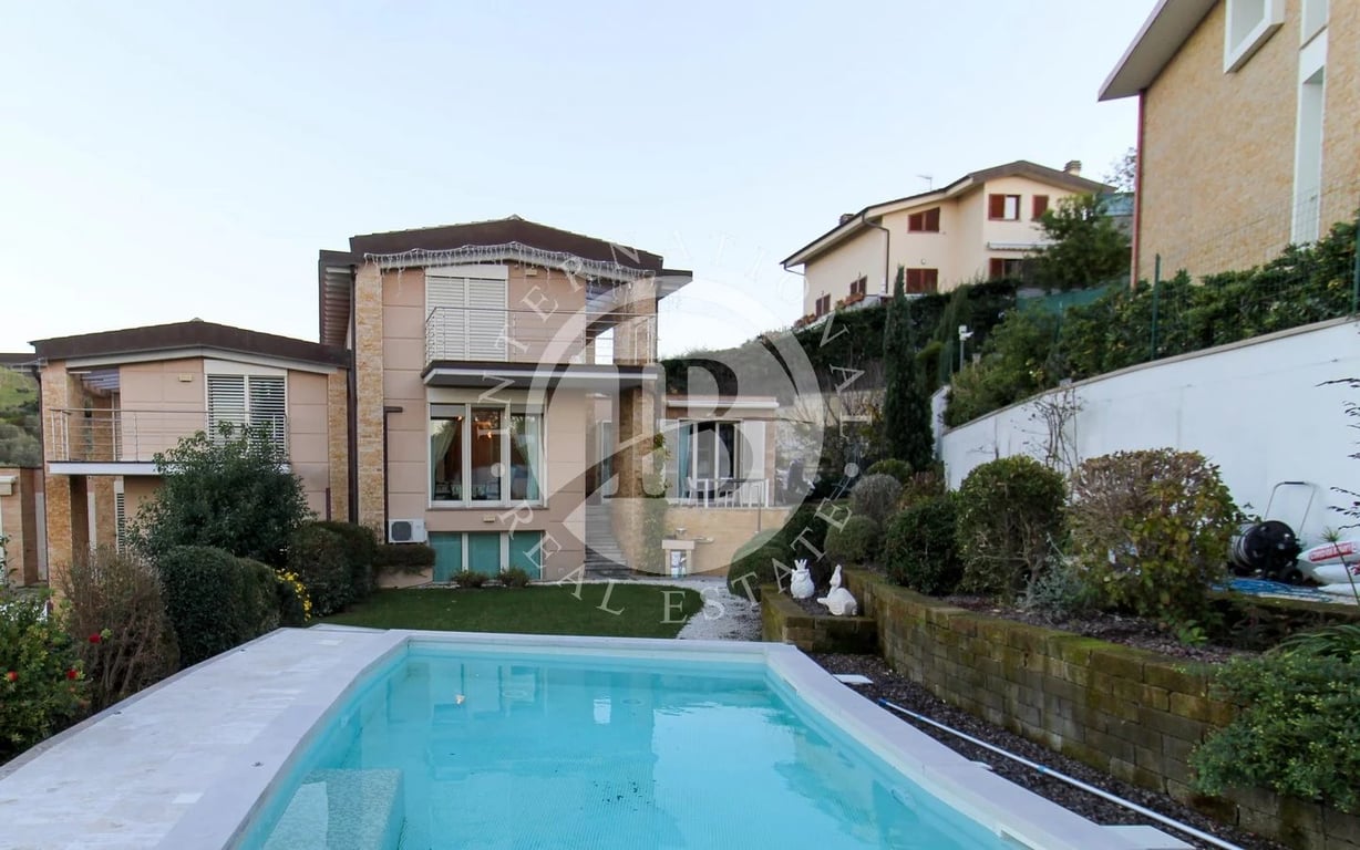 Villa in Antignano - Image 2