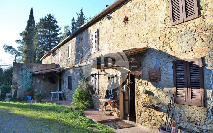 Villa in Montescudaio - view 1