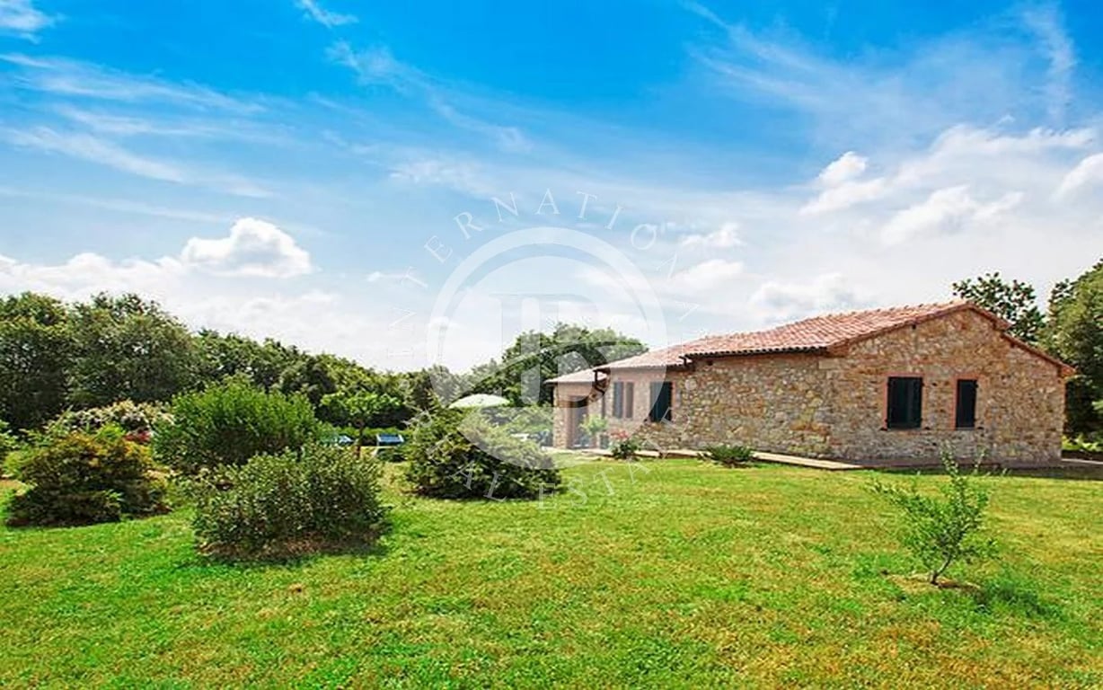 Villa in Monteverdi Marittimo - Image 2