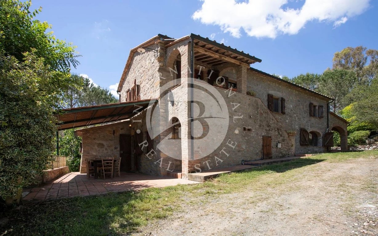 Villa in Guardistallo