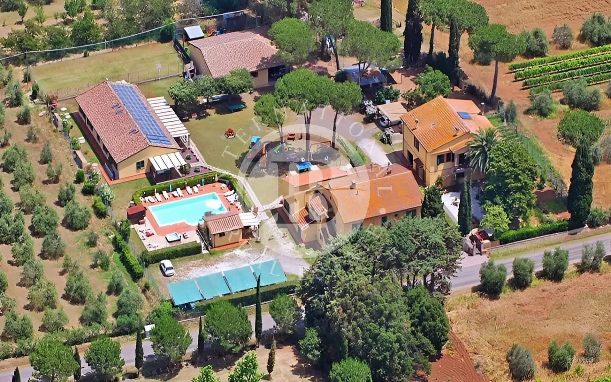 House in Cecina - Image 2