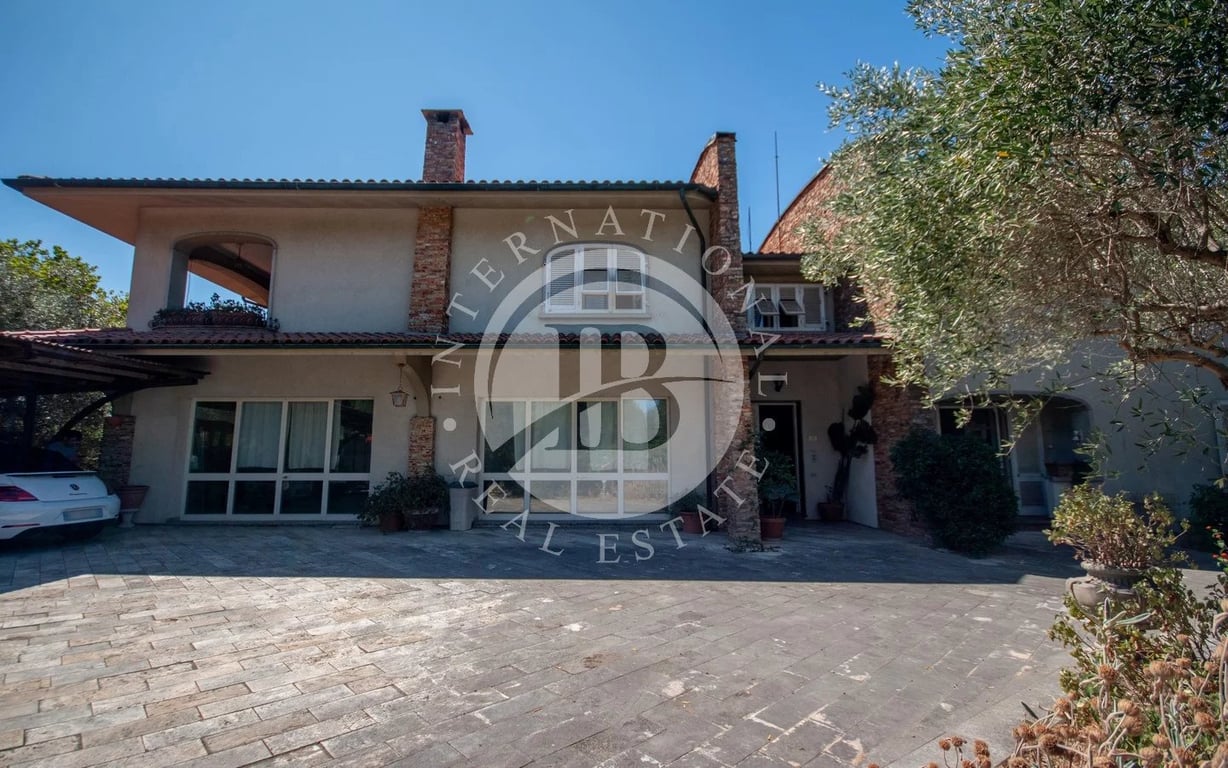 Villa in Bibbona - Image 2