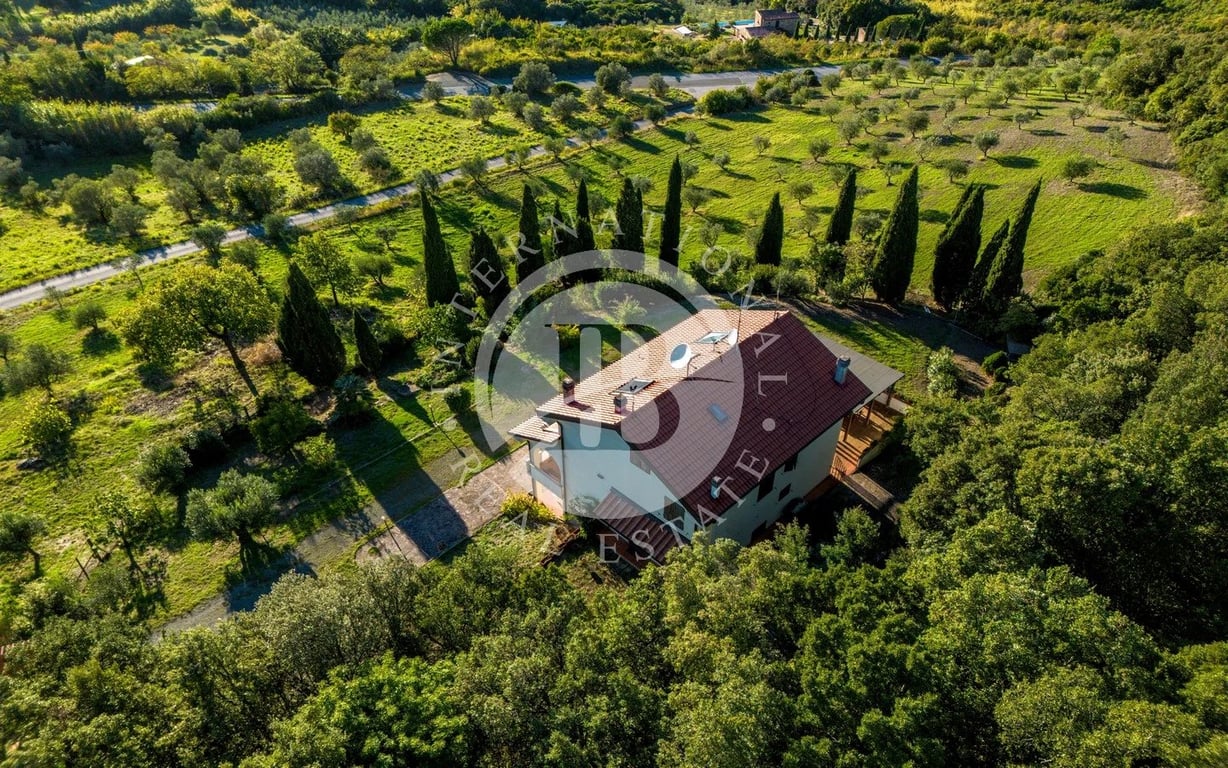 Villa in Riparbella - Image 2