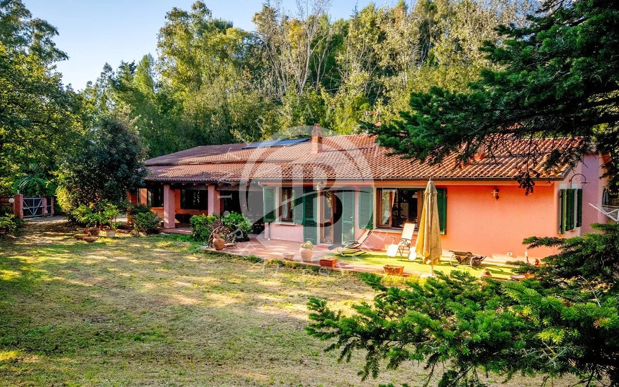 Villa in Castellina Marittima