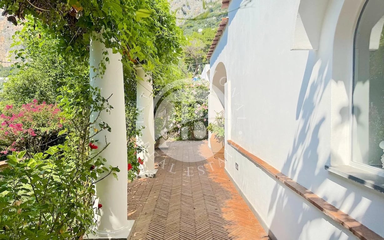 Villa in Capri - Image 2