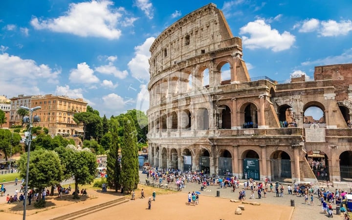 Villa in Rome - view 1