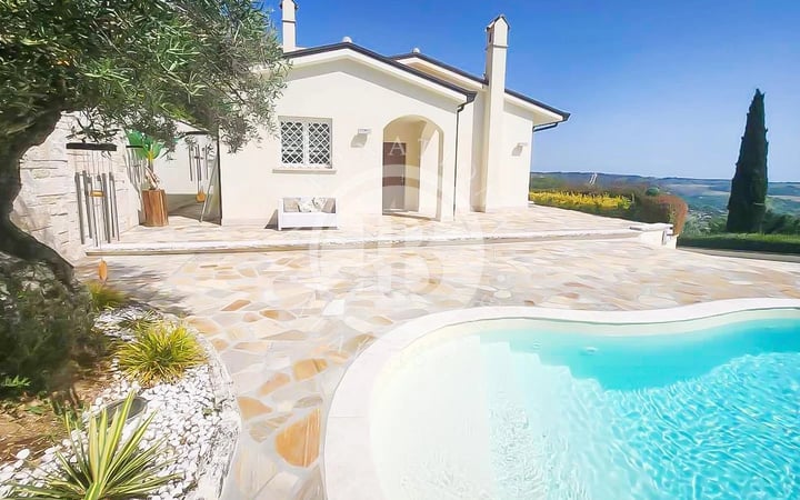 Villa in San Benedetto del Tronto - view 1