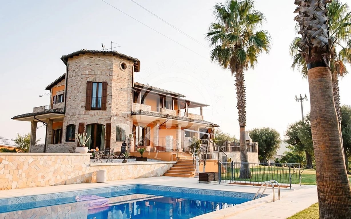 Villa in Morro d'Oro - Image 2