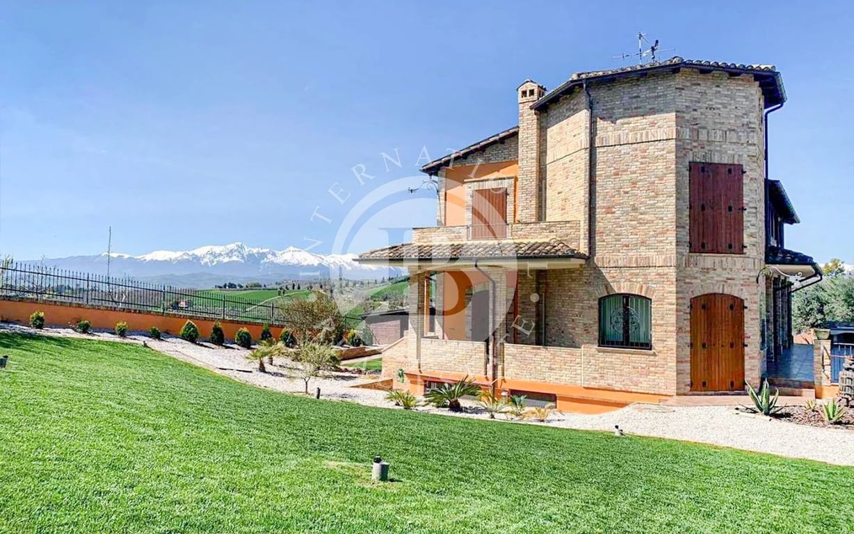 Villa in Morro d'Oro - Image 3