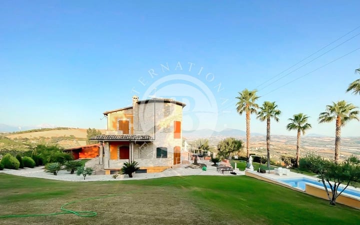 Villa in Morro d'Oro - view 1