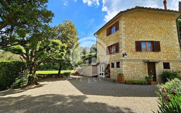 Villa in Cetona - view 1