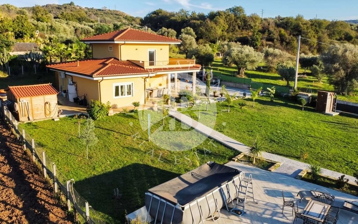 Villa in Tropea - Image 2