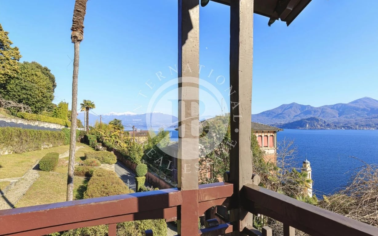 Villa in Ghiffa - Image 2