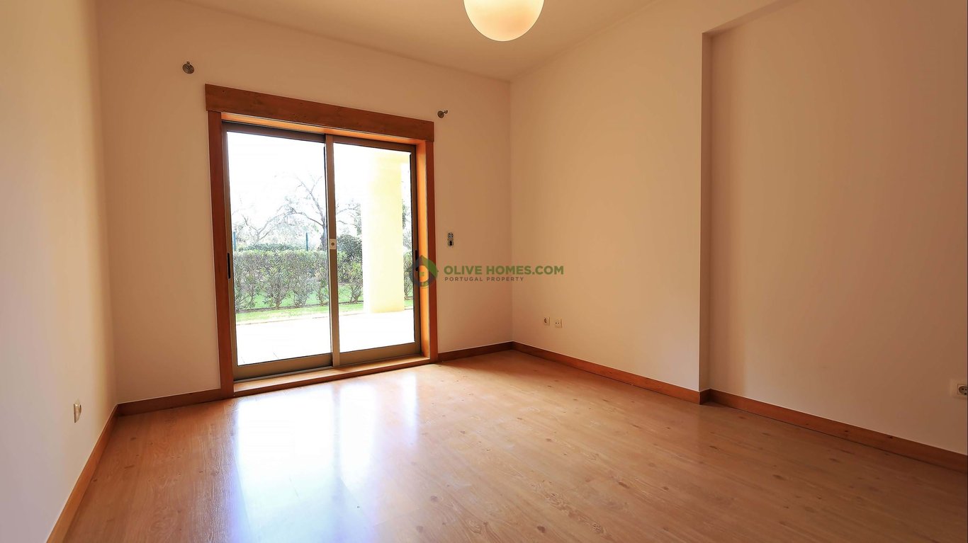 Apartment in Quarteira - Image 2