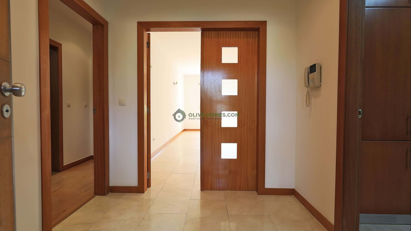 Apartment in Quarteira - Image 3