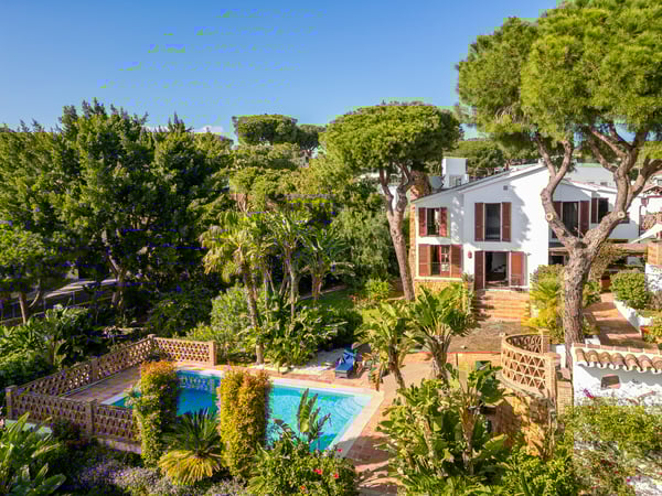 Villa in Marbella Del Este - view 1