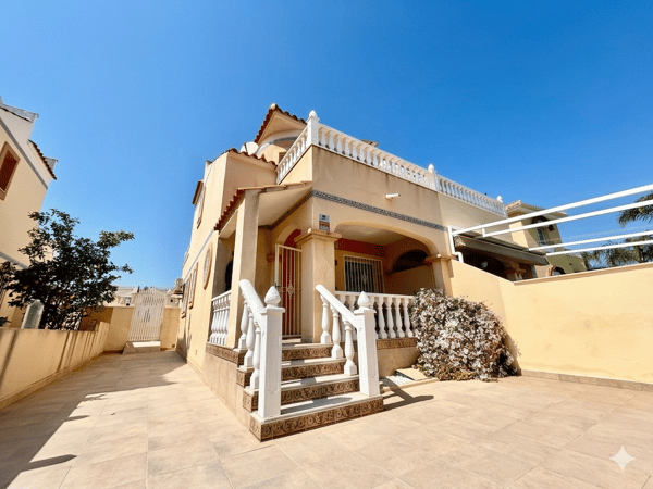 Villa in La Zenia - view 1