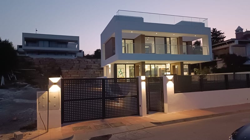 Villa in Estepona - view 1