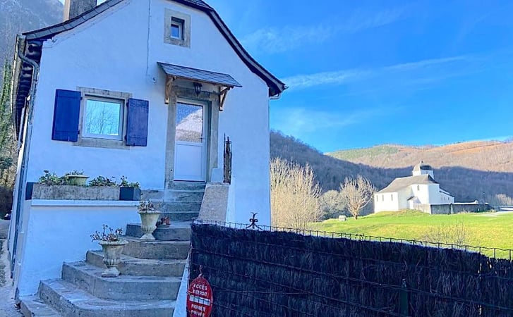 House in Lurbe-Saint-Christau - view 1